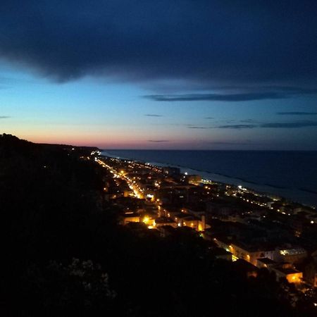 Castello - Solo Pernotto Hotel Cupra Marittima Luaran gambar